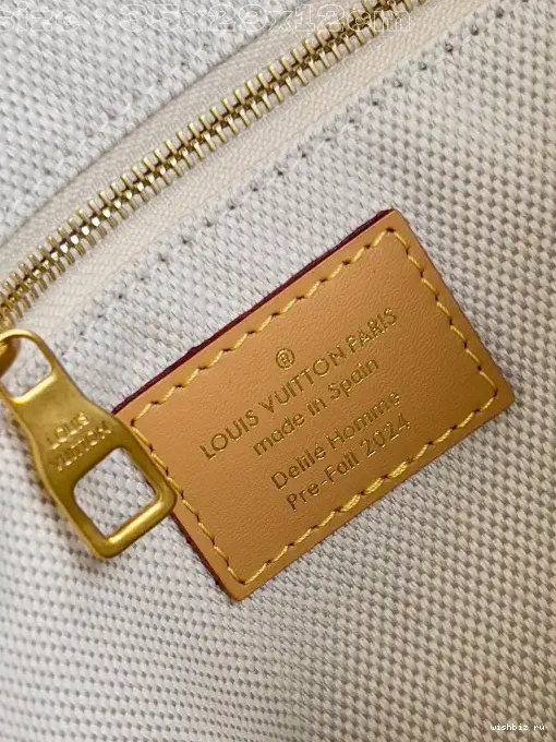 WIS Messenger MM LOUIS Montsouris VUITTON 0328